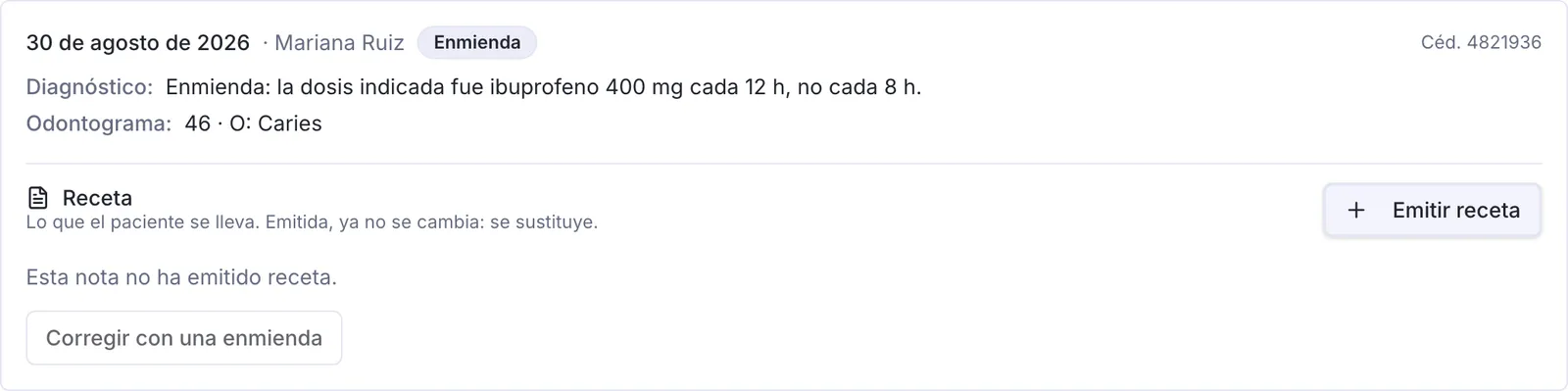 Una enmienda en el historial: aclara que la dosis indicada fue ibuprofeno 400 mg cada 12 horas, no cada 8, con la fecha, la dentista y su cédula.